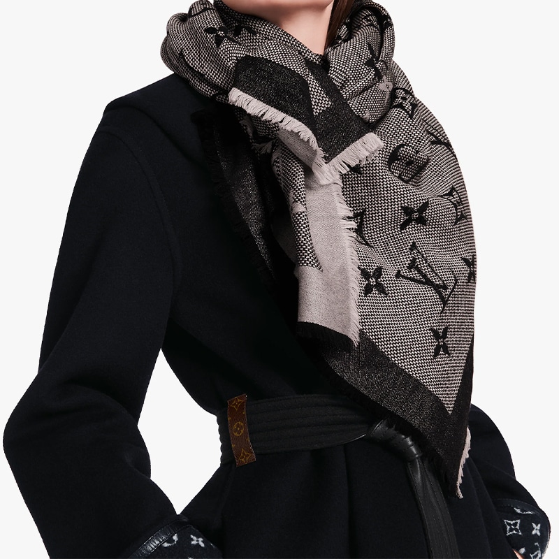 Louis Vuitton Classic Monogram Tassel Wool Silk Shawl — фото 3