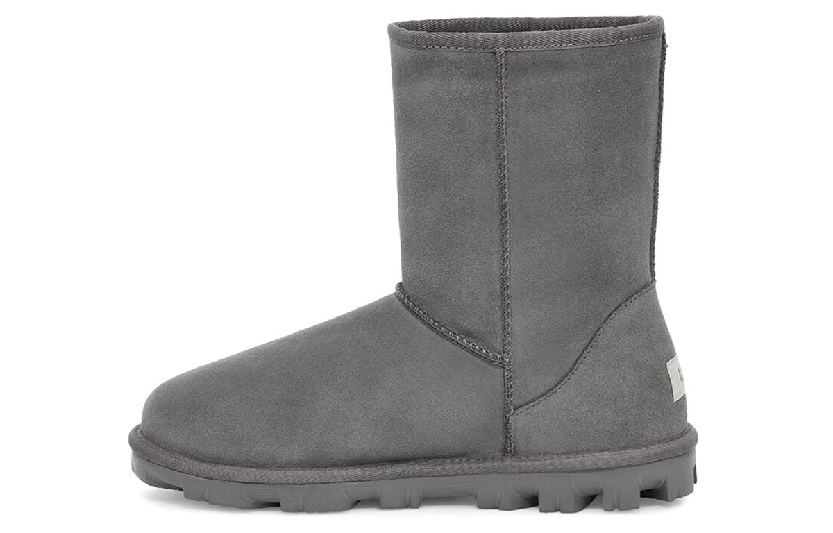 Ботинки UGG Essential Short II