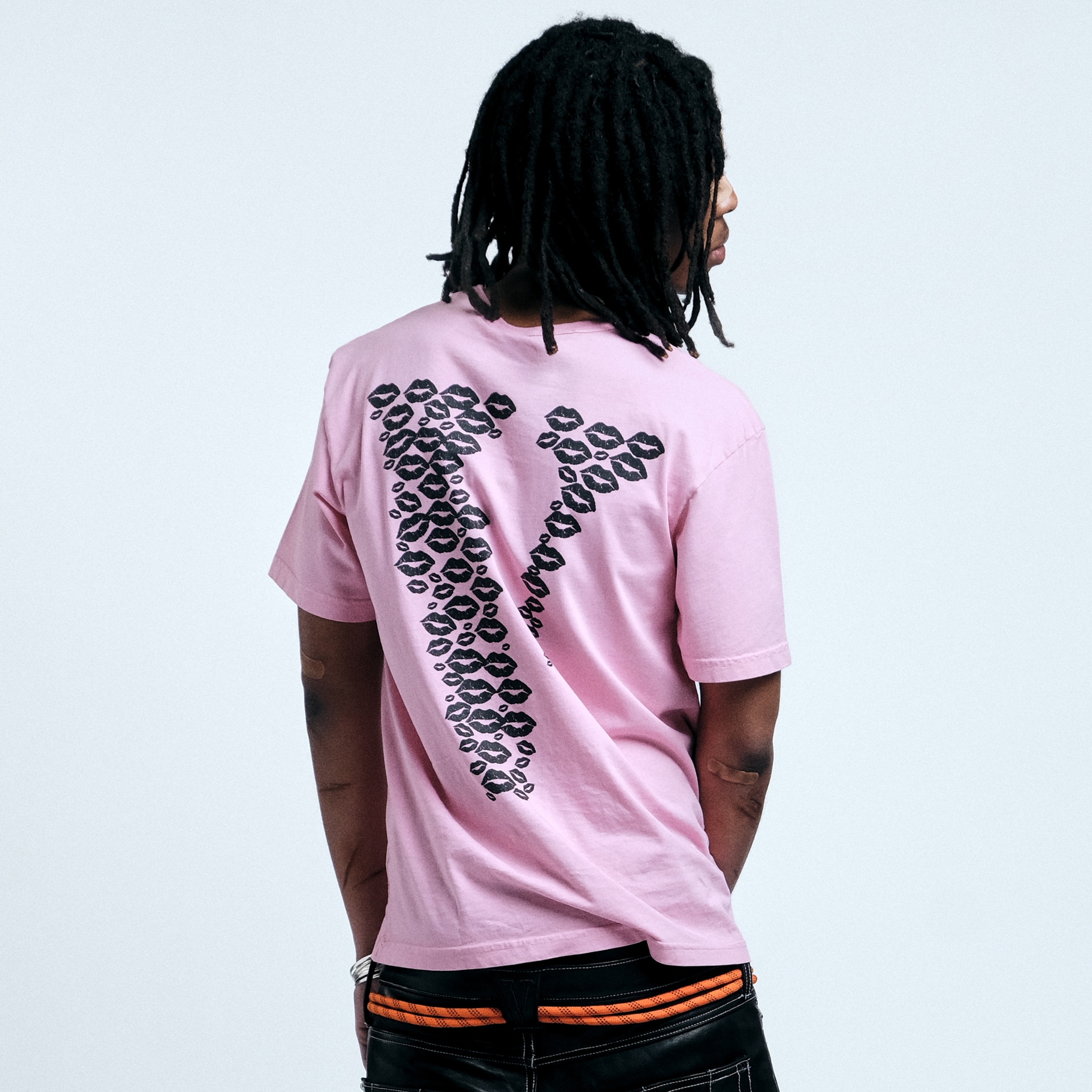 Vlone Friends kiss VLogo T — фото 4