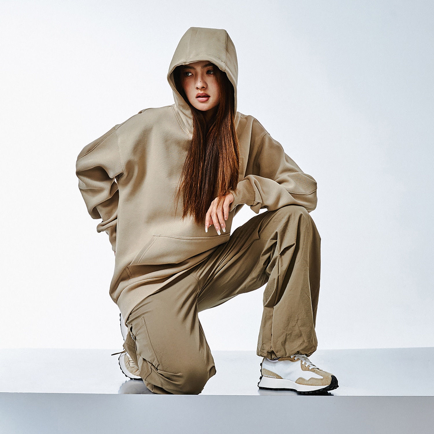 New Balance SS24 Hoodie Khaki — фото 4