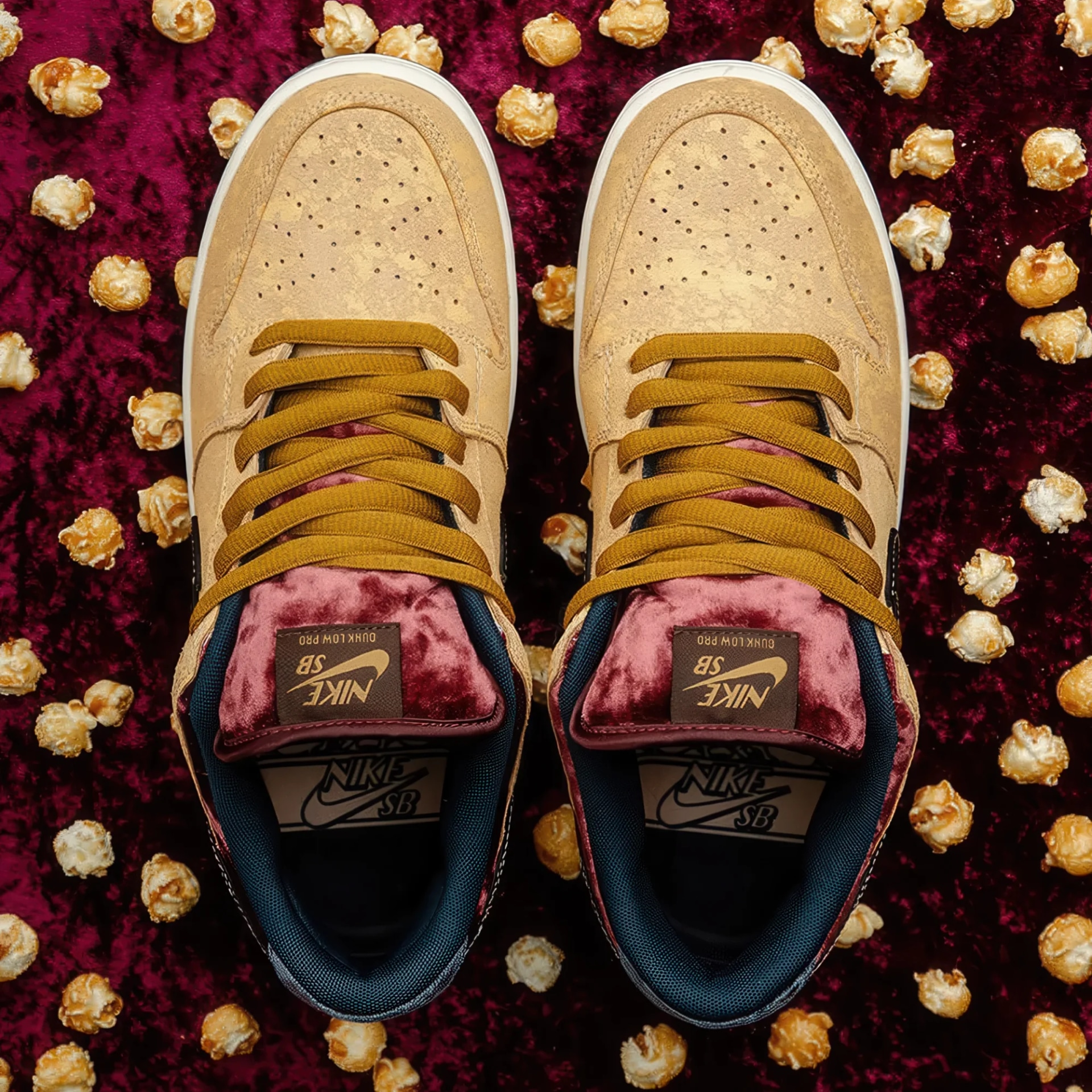 Nike SB Dunk Low "City of Cinema" — фото 7